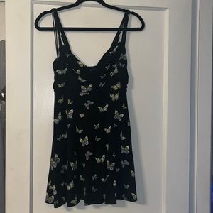 I love love love this dress. Super soft urban outfitters Brand. Size small!